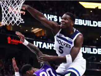 NBAのアンソニー・エドワーズがダンクしている