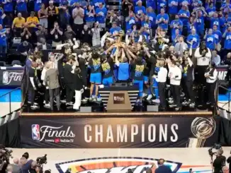 2025NBAファイナルサンダー優勝トロフィー贈呈